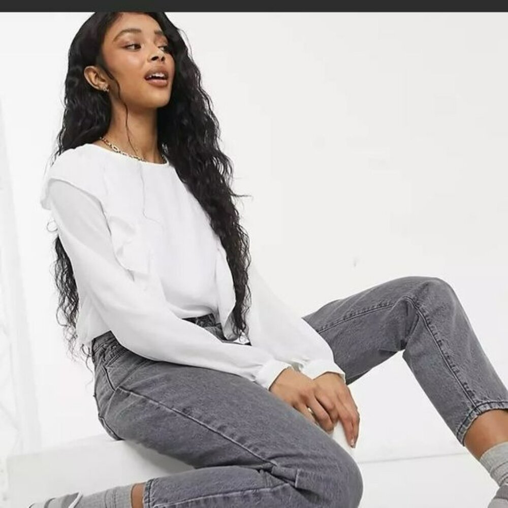 ASOS In the style womens size 6 exclusive top with ruffle sleeve detail in white